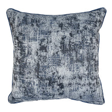 Load image into Gallery viewer, Pillow Silk, 18" x 18"