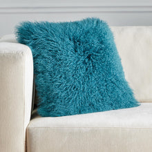 โหลดรูปภาพลงในเครื่องมือใช้ดูของ Gallery Ombre Mongolian Pillow 22"