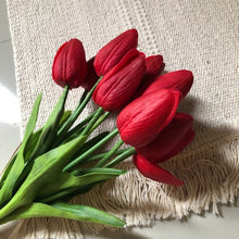 โหลดรูปภาพลงในเครื่องมือใช้ดูของ Gallery 5/10/20pcs Tulip Artificial Flower Real Touch Artificial Tulip Bouquet Fake Flower for Home Gift Wedding Decorative Flowers
